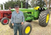 Tractor display pulls in crowd