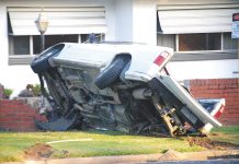 Minor injuries after car roll