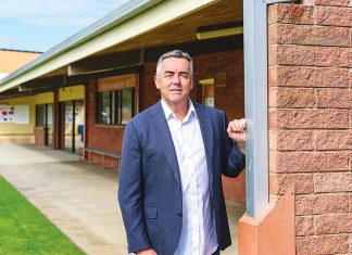 Darren Chester backs abandoning net zero