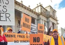 Fingerboards protest at parliament