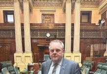 ‘Safe to stand’ on trains: minister