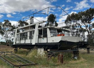 Maffra houseboat restoration gaining online attention