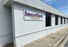 Lifeline Gippsland gets a grant from Beyond Bank