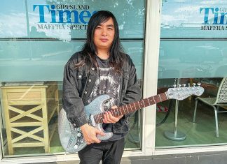 Zico Hua shredding and sharing his heavy guitar sound