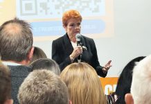 Pauline Hanson visits Sale