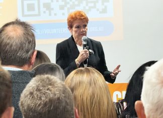 Pauline Hanson visits Sale
